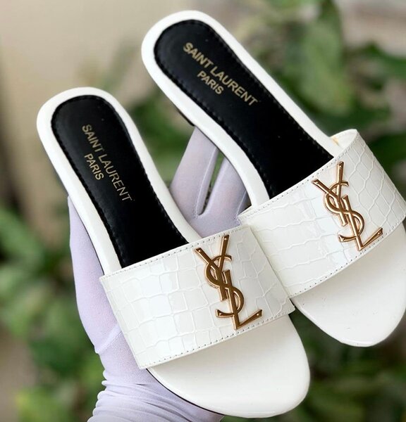 Mules blanches élégantes