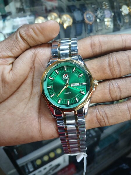 Montre bracelet acier élégant