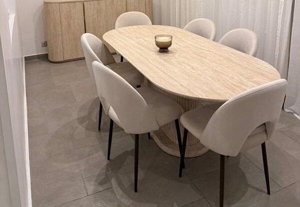 Table à manger en bois avec 6 chaises