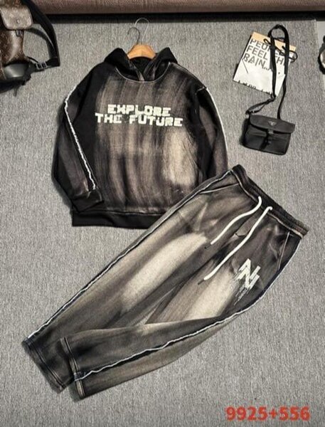 Ensemble de survêtement homme moderne