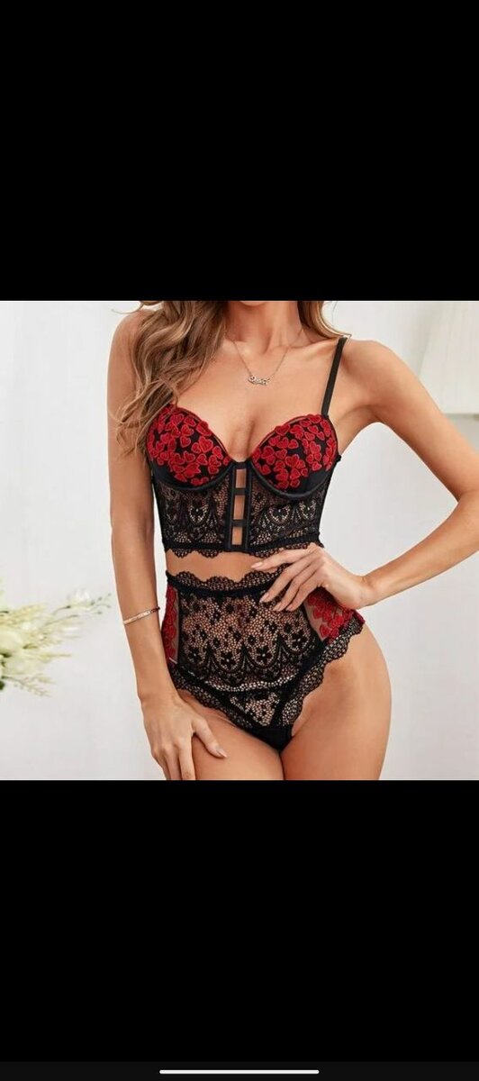 Ensemble lingerie rouge et noir en dentelle