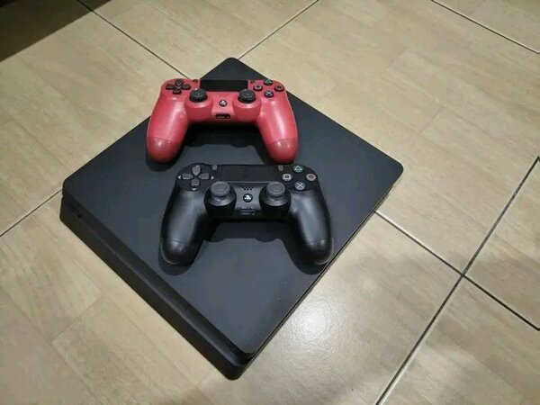 Console PlayStation 4 slim 500 Go