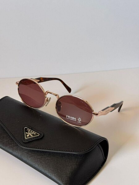 Lunettes de soleil Prada élégantes