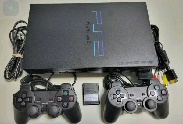 Console PlayStation 2 avec manettes