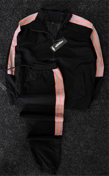 Survêtement noir rayé tendance