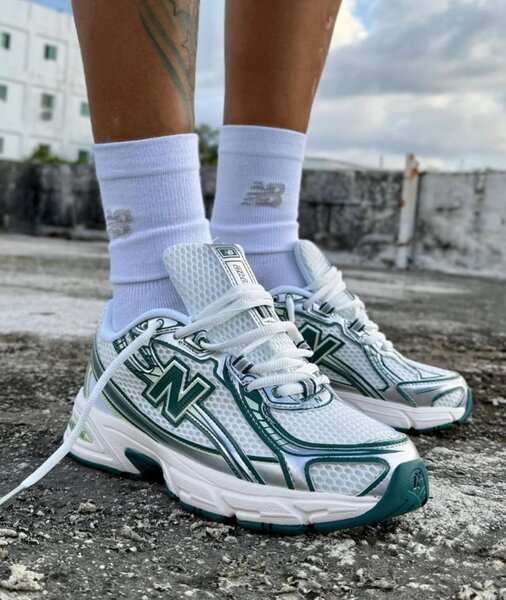 Baskets sport style vert et blanc