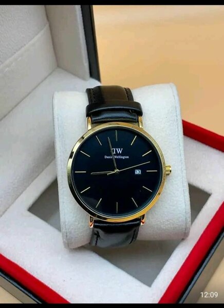 Daniel Wellington Montre Homme Élégante