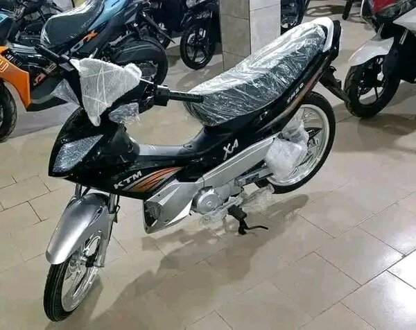 Moto X4 KTM compacte