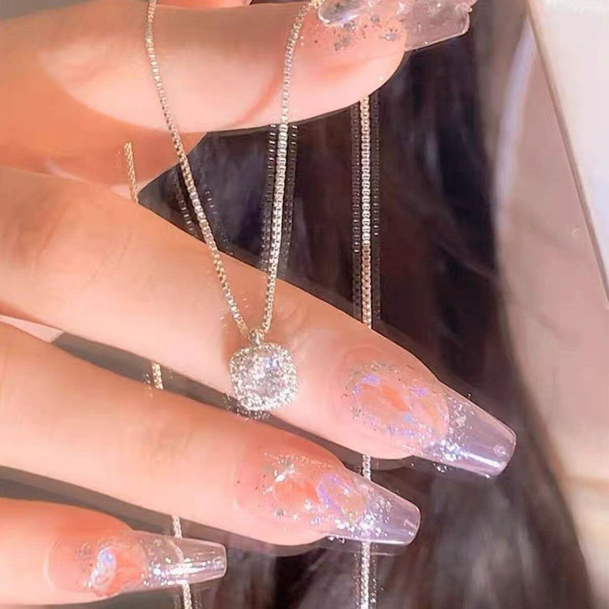 Collier avec pendentif en diamant