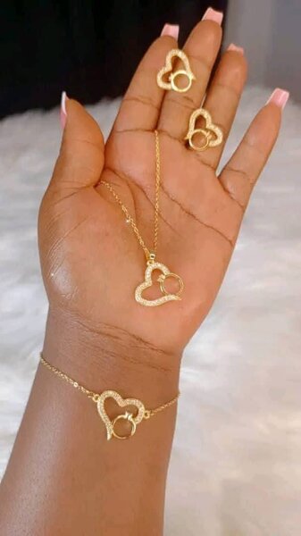 Parure Cœur Dorée Élégante