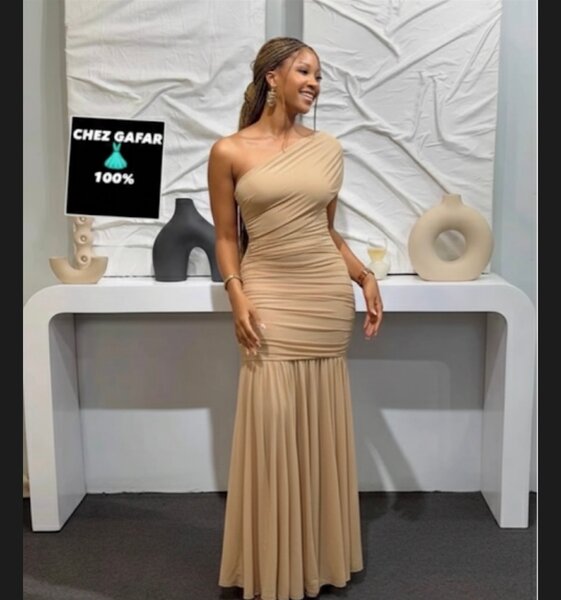 Robe asymétrique élégante