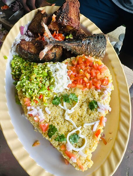 Plat de Couscous Coloré