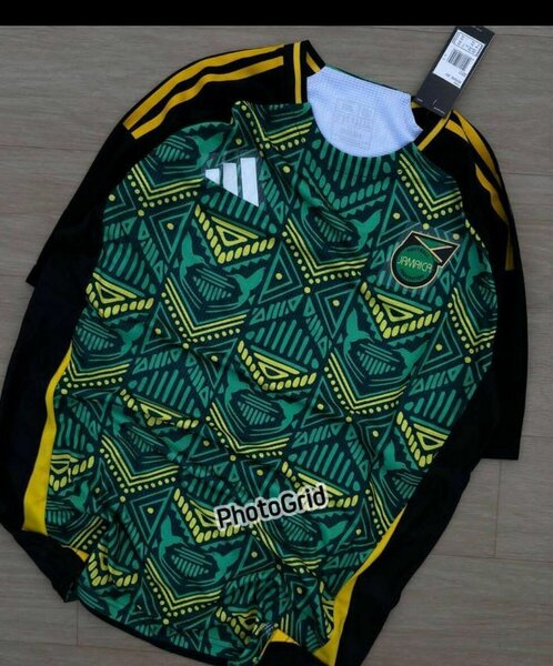 Maillot de foot homme Nike Adidas