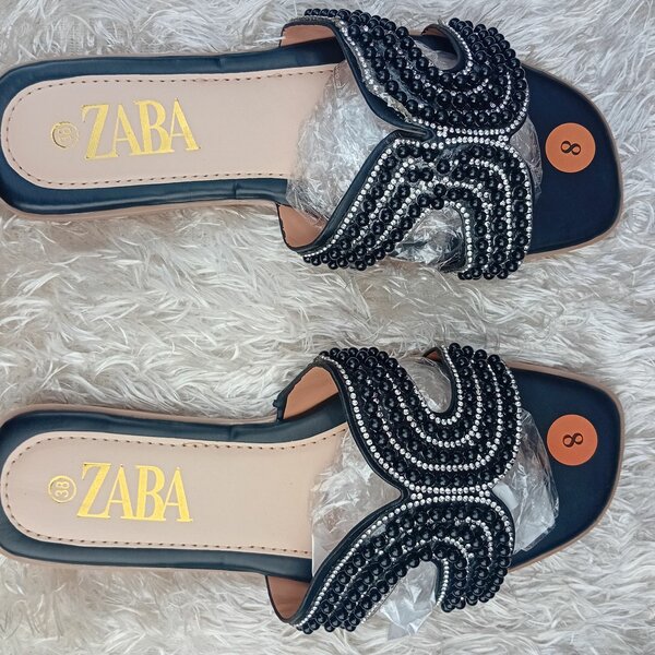 Sandales plates noires avec strass de ZABA