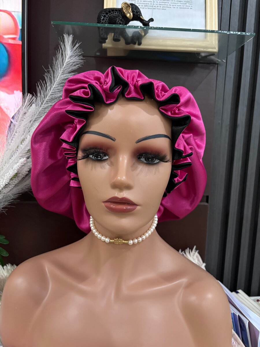 Bonnet en satin réversibles