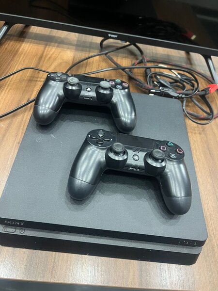 Console PS4 Slim avec Manettes
