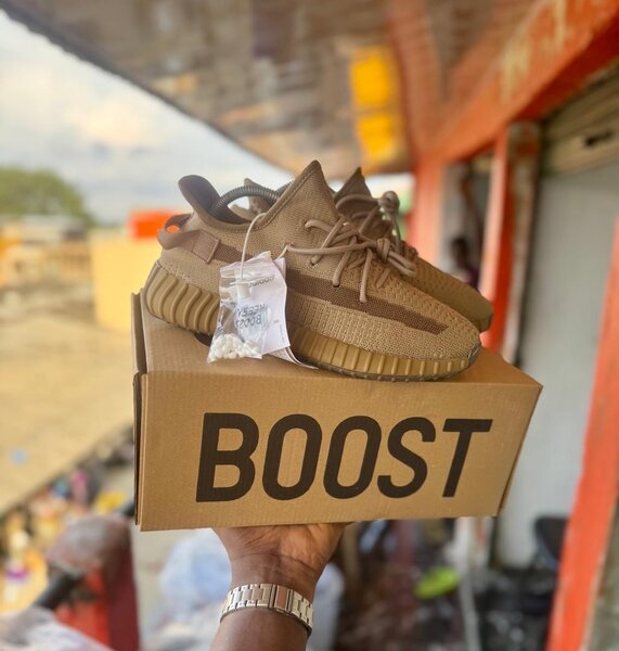 Sneakers Boost en daim pour hommes