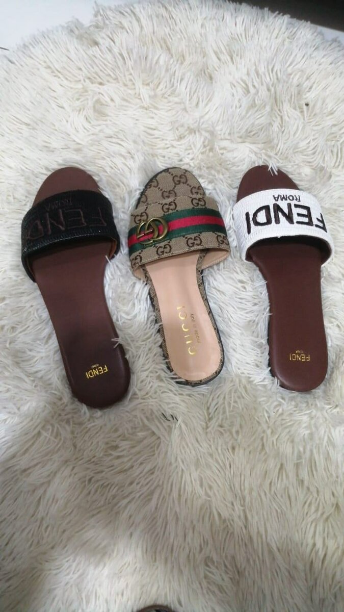 Claquettes de luxe tendance