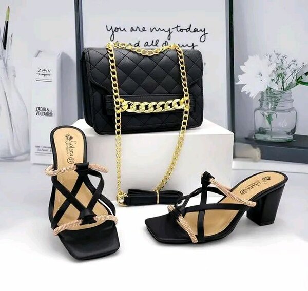 Sandales à talons hauts avec sac