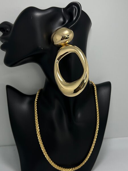 Boucles d'oreilles dorées élégantes