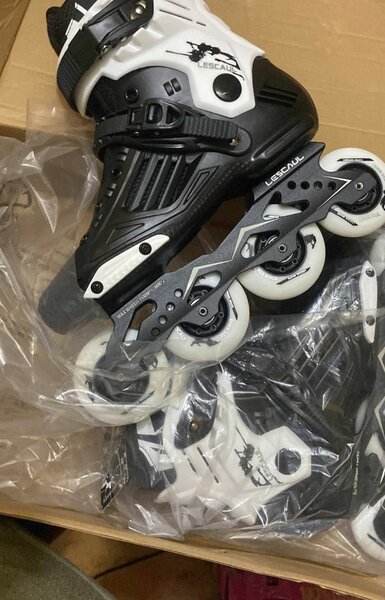 Patins à roulettes Lescaul blanc noir