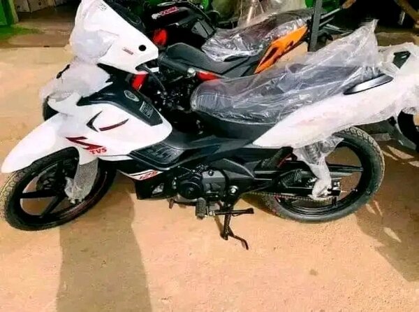 Moto Yamaha blanc - Noir