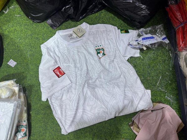 T-shirt football blanc