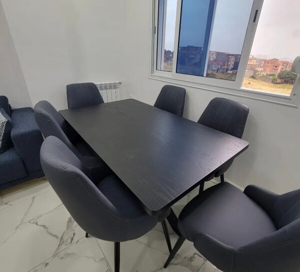 Set table et chaises modernes