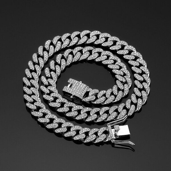 Collier en argent avec fermoir diamanté