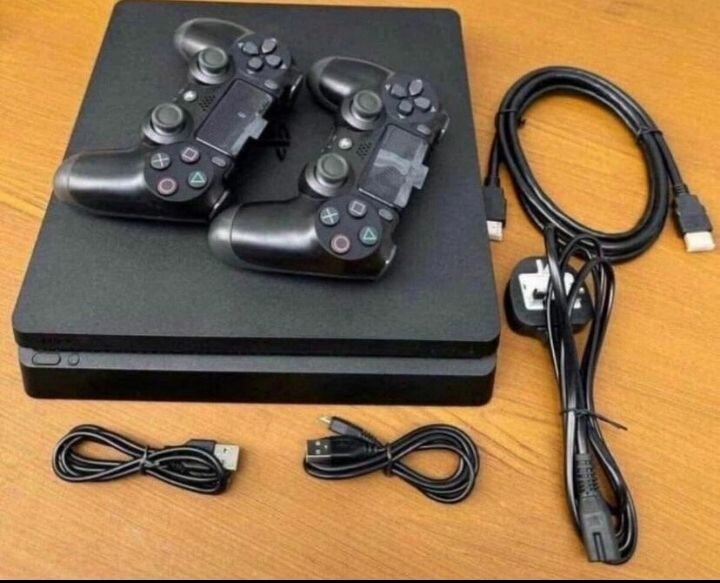 Console Sony PlayStation 4 noire