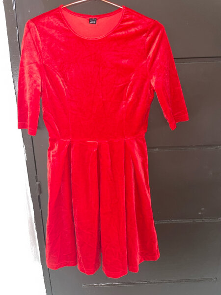 Robe Velours Rouge Élégante