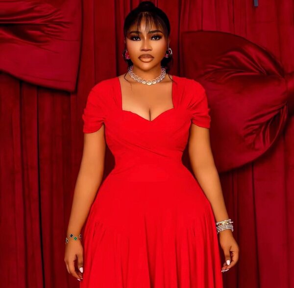 Robe mi-longue en soie rouge