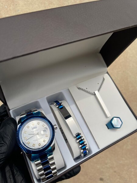 Ensemble montre et accessoires luxueux
