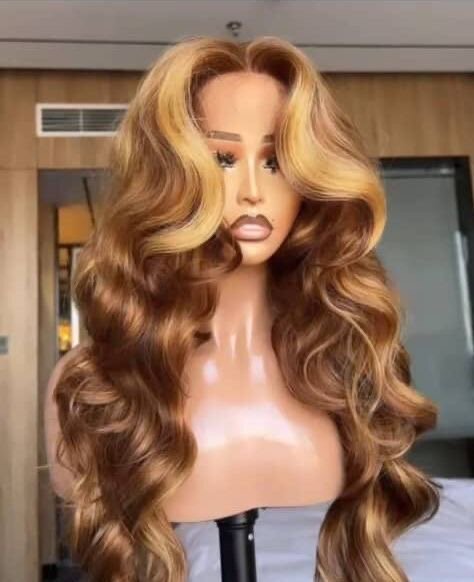 Perruque bouclée longue luxe