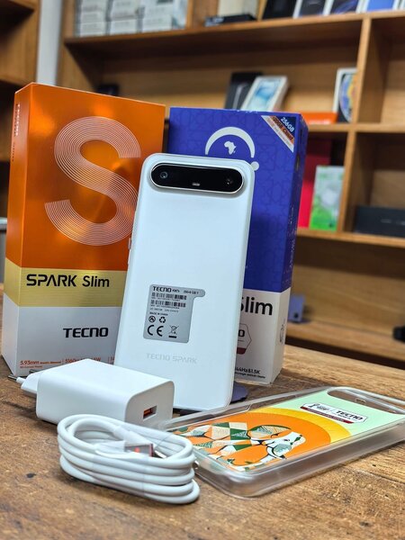 Smartphone TECNO Spark Slim