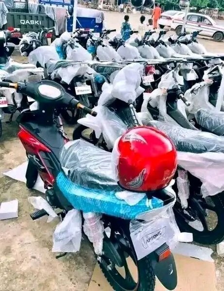 Casque de moto rouge pour adultes