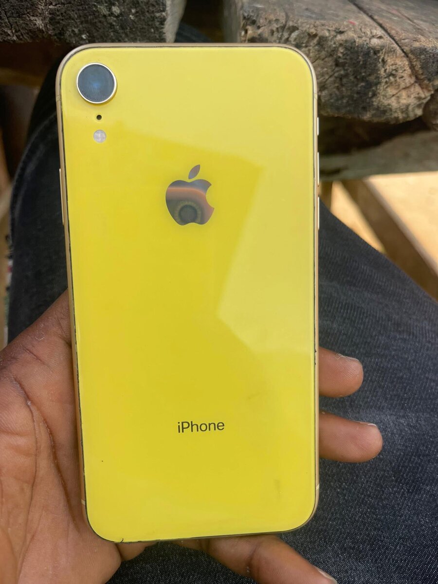 iPhone XR Jaune - Batterie 87%