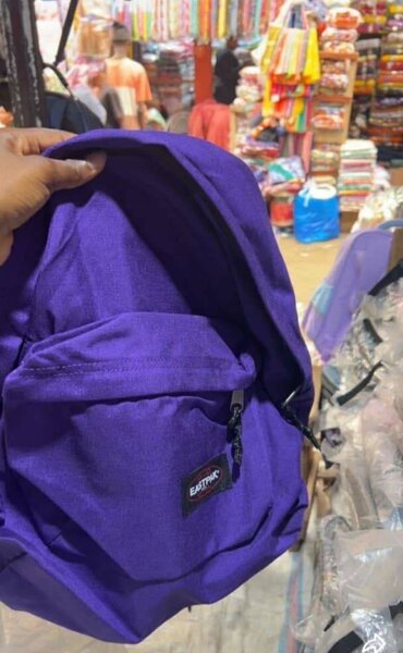 Sac à dos violet Eastpak pour écoliers