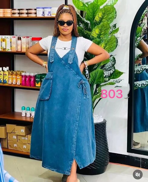 Robe Salopette en Jean Élégante