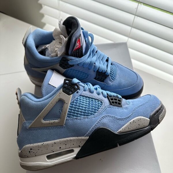 JORDAN retro 4 BLEU