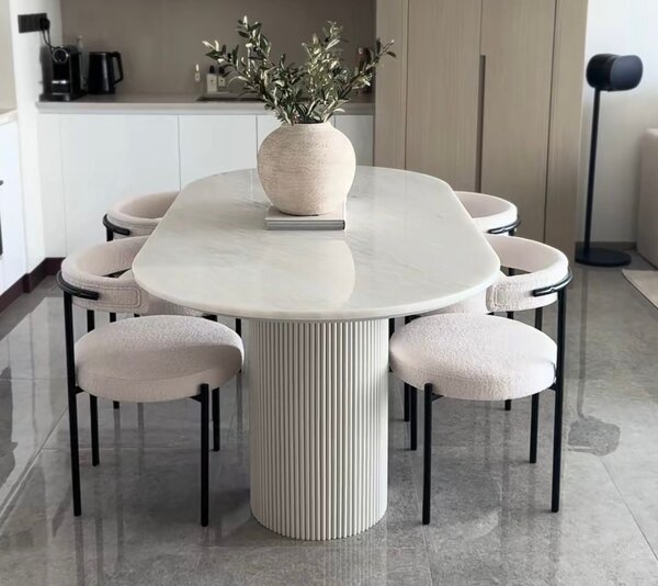 Table à manger élégante