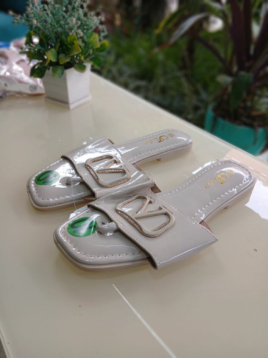 Women's White Flat Heel Sandals