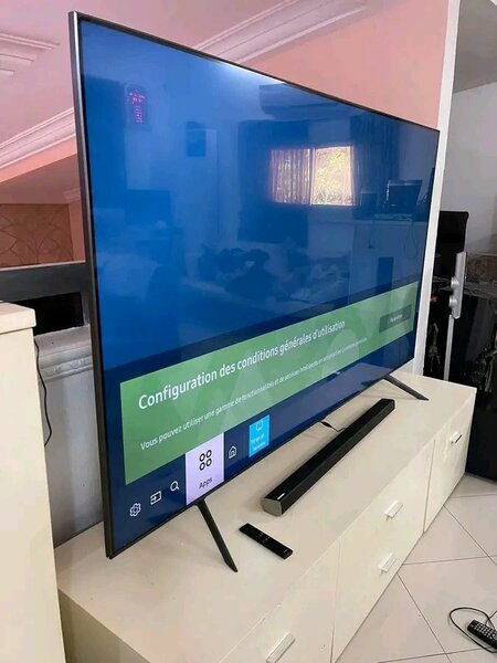 Téléviseur intelligent grand écran