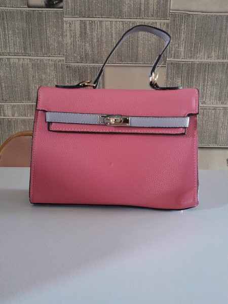 Sac à main chic bicolore