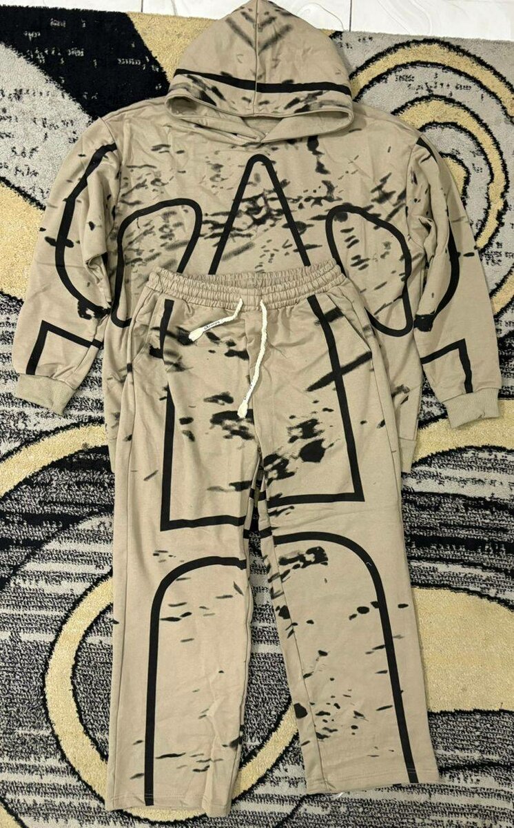 Ensemble de survêtement moderne