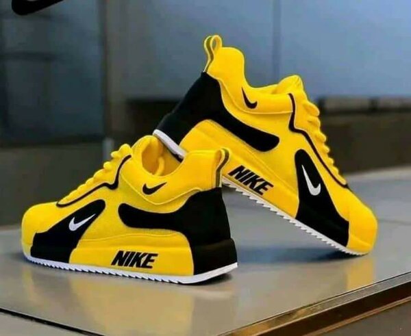 Chaussures Nike jaunes et noires pour homme