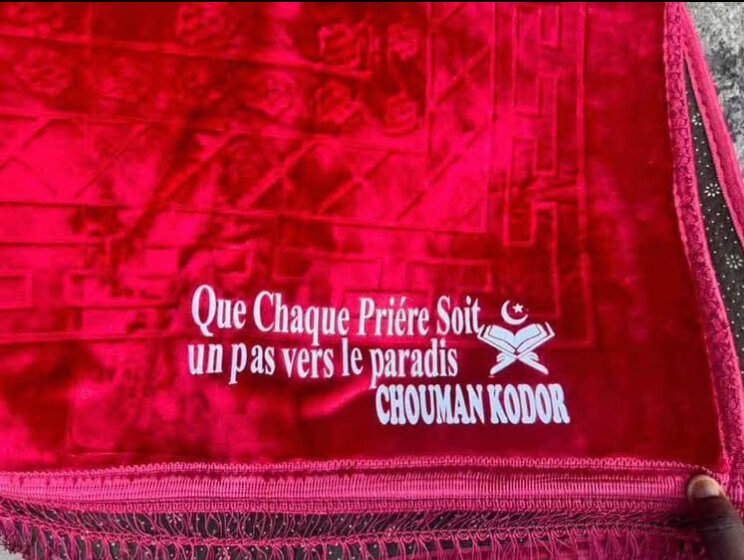 Tapis de prière en velours rouge