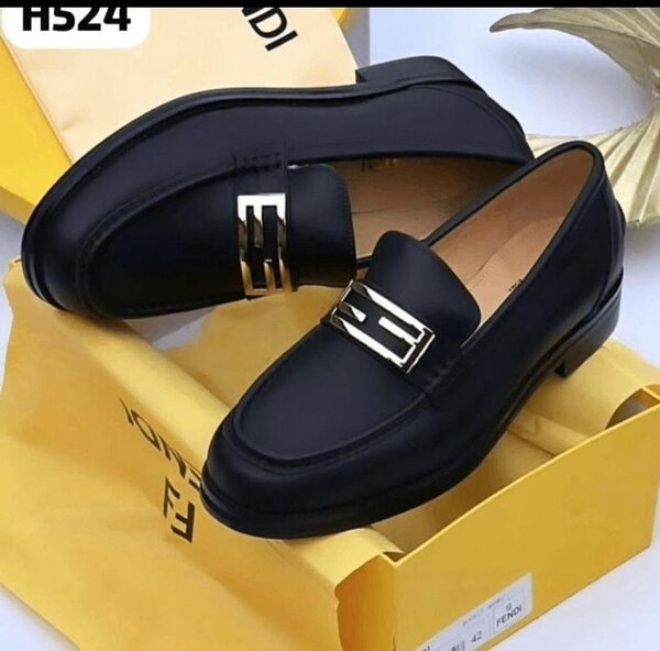 Mules en cuir noir Fendi pour femme