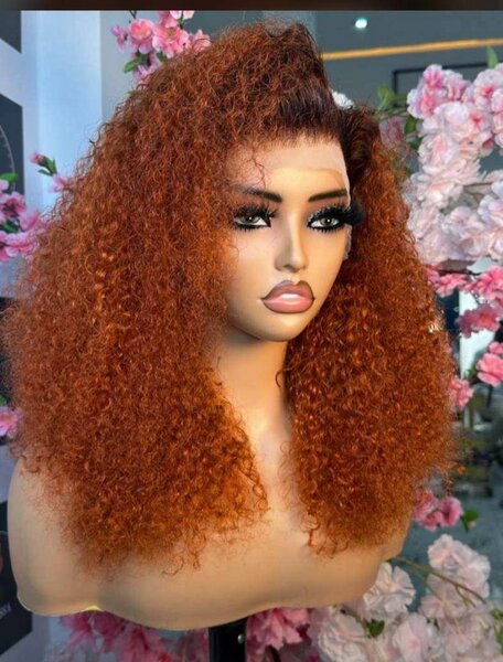 Perruque lissé rouge