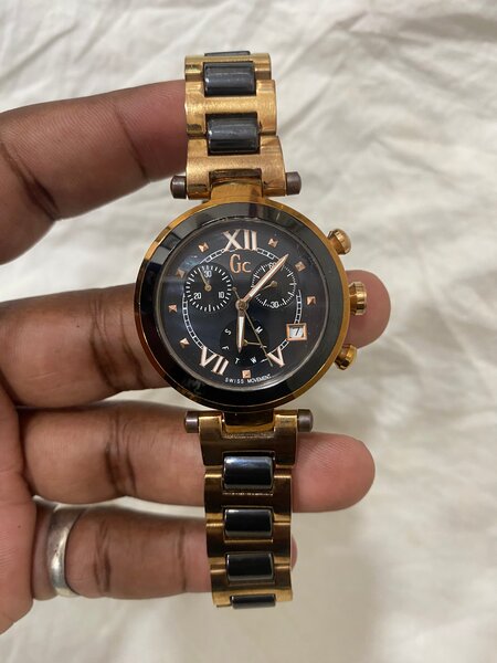 Montre élégante en acier bicolore